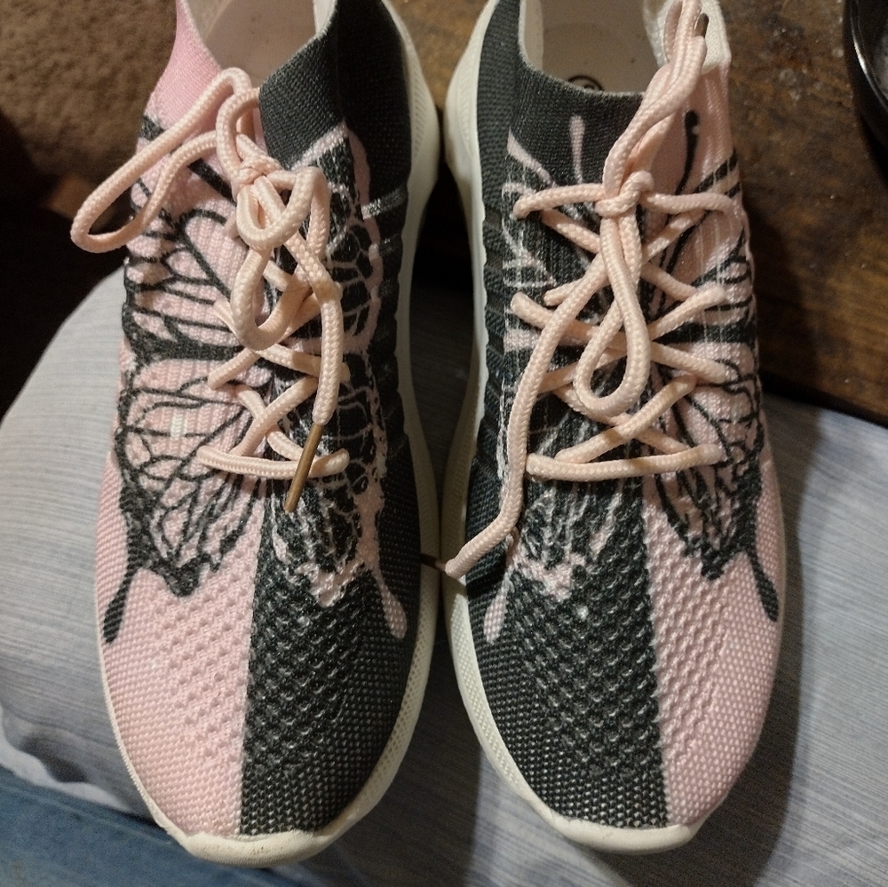 (Brand New)Women's Pink & Dark Gray Slip-On Shoes With Butterfly Design